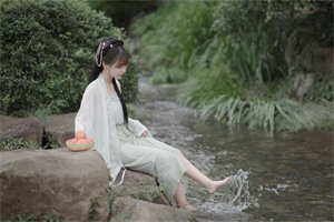 Poverty and Environmental Degradation： Shanghai's Social Challenges